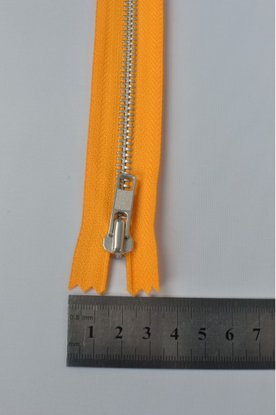 ZIP077  2號拉鏈  單頭金屬拉鏈   銀白色密尾拉鏈  不設單獨拉鍊訂購  正面照